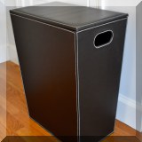 D07. Hamper. 